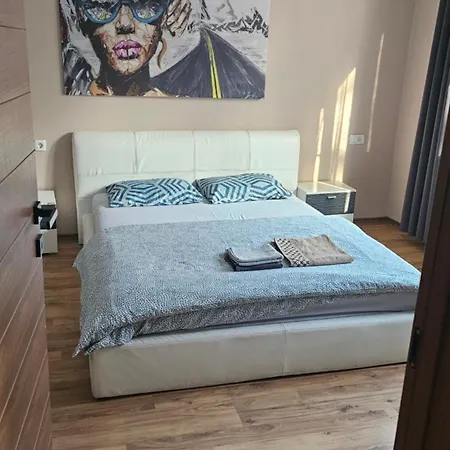 Elisa 20b Center-skopje スコピエ